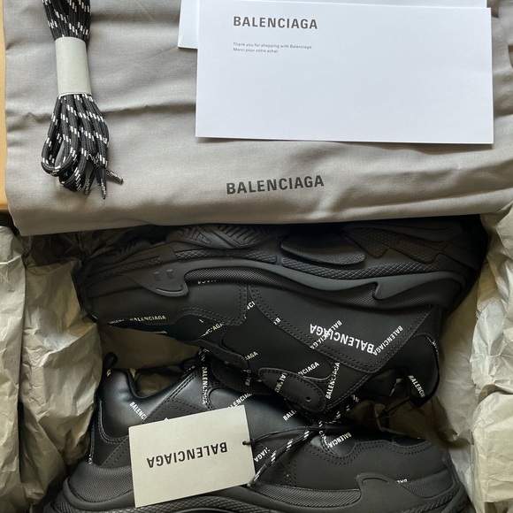 Brand new Balenciaga Triple S - Picture 1 of 5